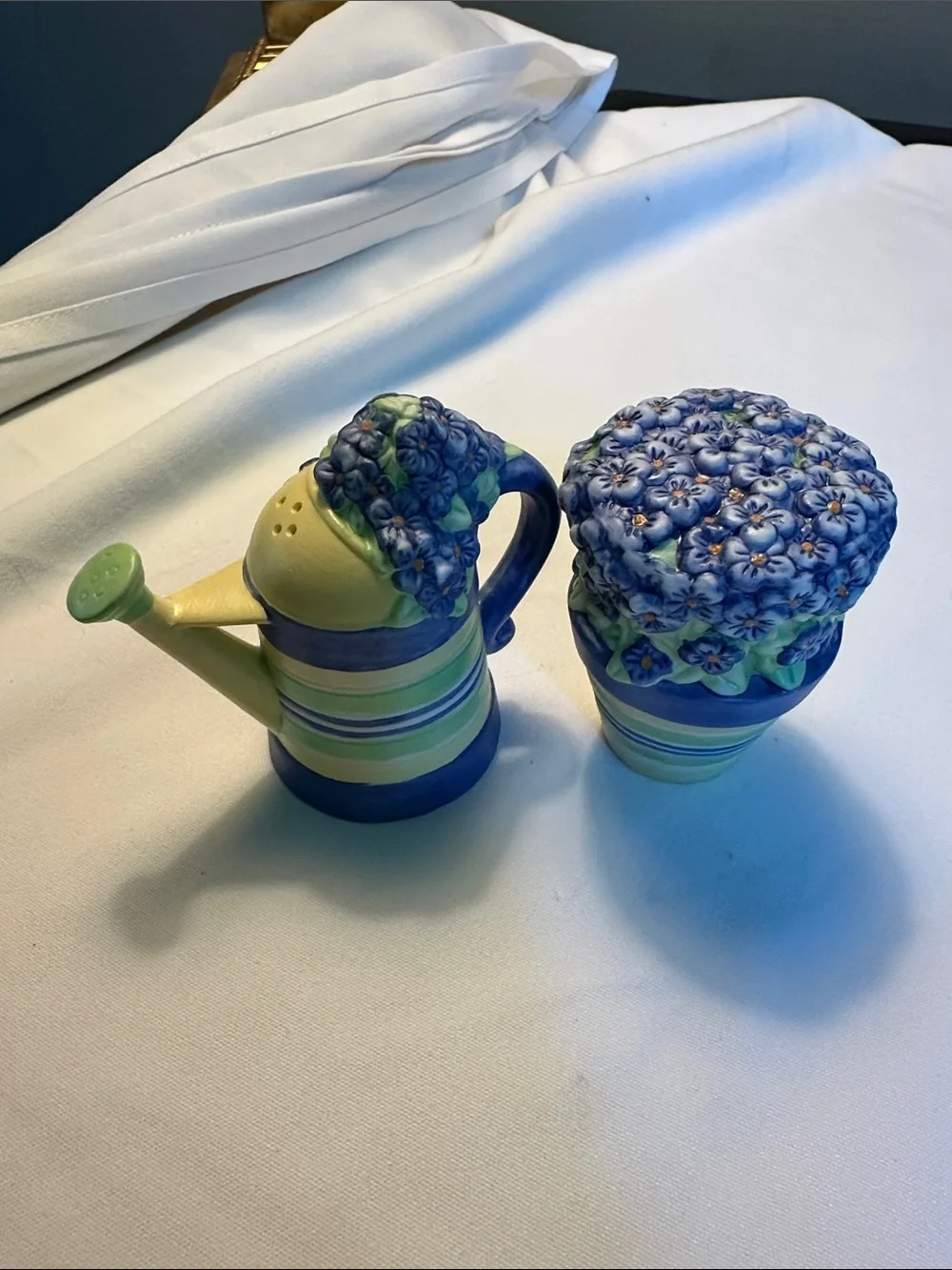 Summer Breeze Sculpture Salt 🧂 & Pepper set by Pfaltzgraff
